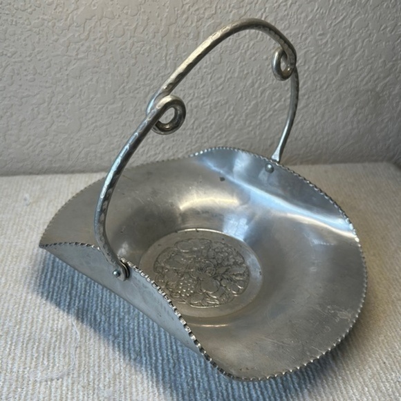 Vintage Cromwell Hand Wrought Aluminum Serving Dish. Folding handle - Picture 1 of 4